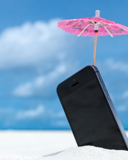 Veja como carregar o celular com a luz do sol