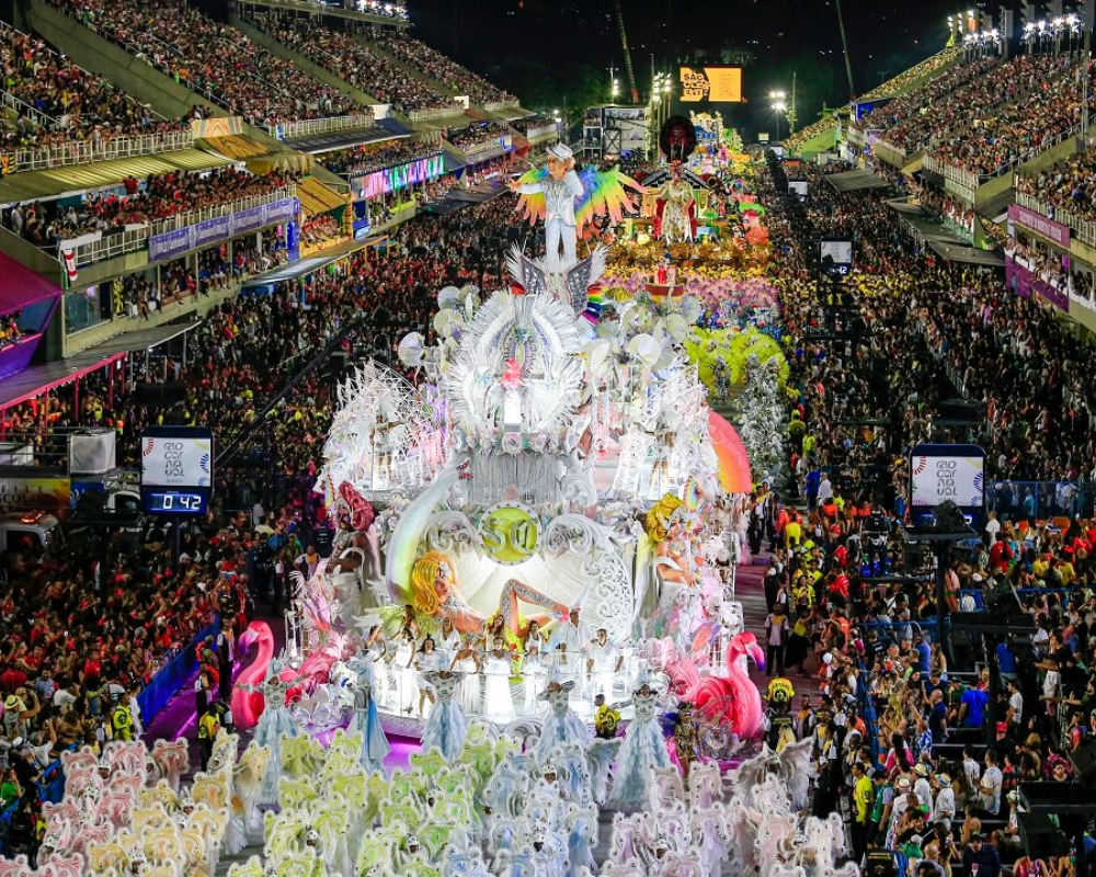 Como Assistir ao Carnaval de Graça Pelo Celular e Aproveitar Cada Momento